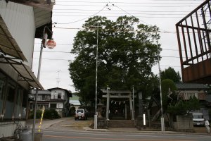 佐久八幡神社の中山道側の正門