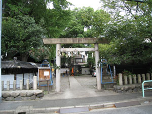 村社神明社の裏門の鳥居