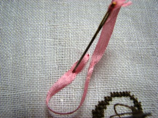 リボン刺繍と麻刺繍糸