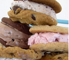 UCLA学生の間で大人気のクッキーアイスクリームサンドイッチ！